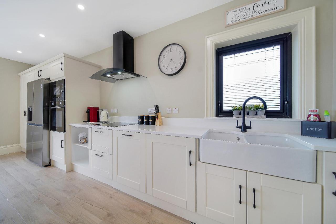 Seaview Lodge Apartment 'Sleeping 4 Guests' Rockstown エクステリア 写真